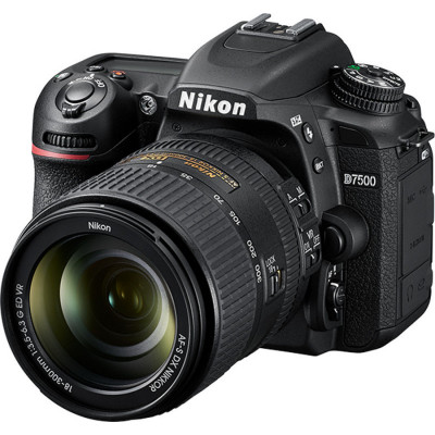 Nikon D7500 + Objectif AF-S DX VR 18-300 MM VR